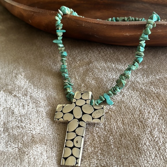 Vintage Silver Pebble Cross with Turquoise stone Necklace - Picture 2 of 10